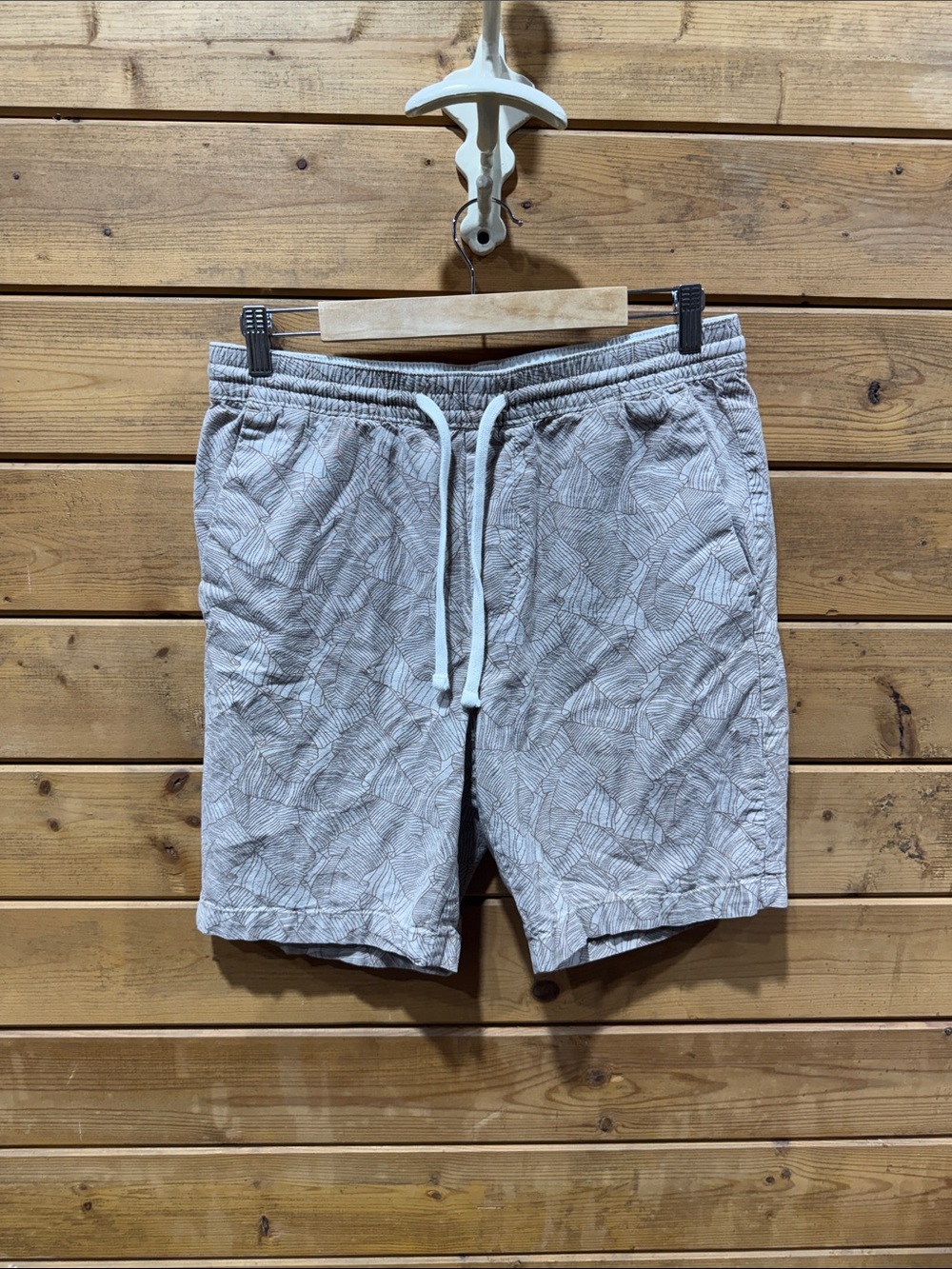 Banana Republic Light Gray Leaf-Print shorts
